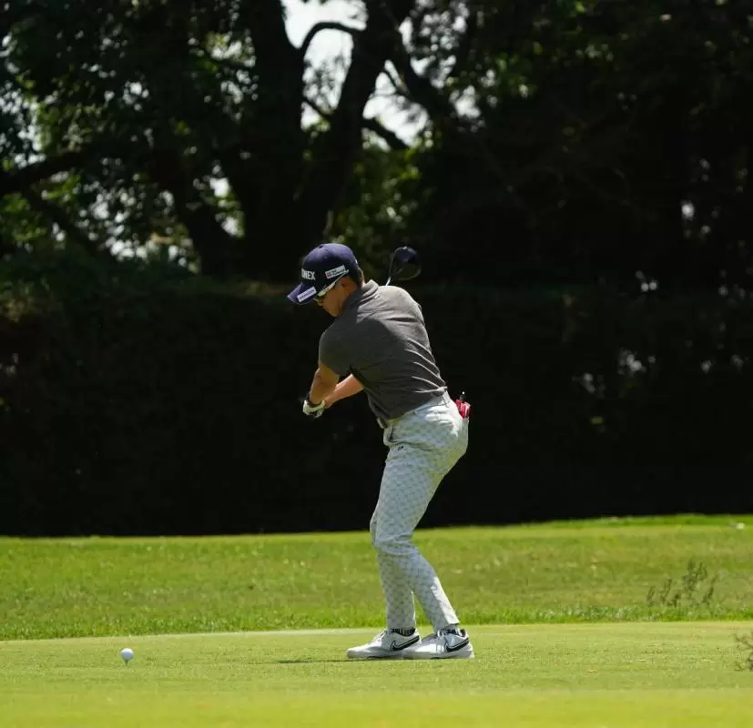 岩井明愛のドライバースイング