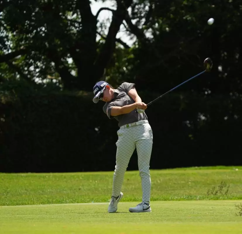 岩井明愛のドライバースイング