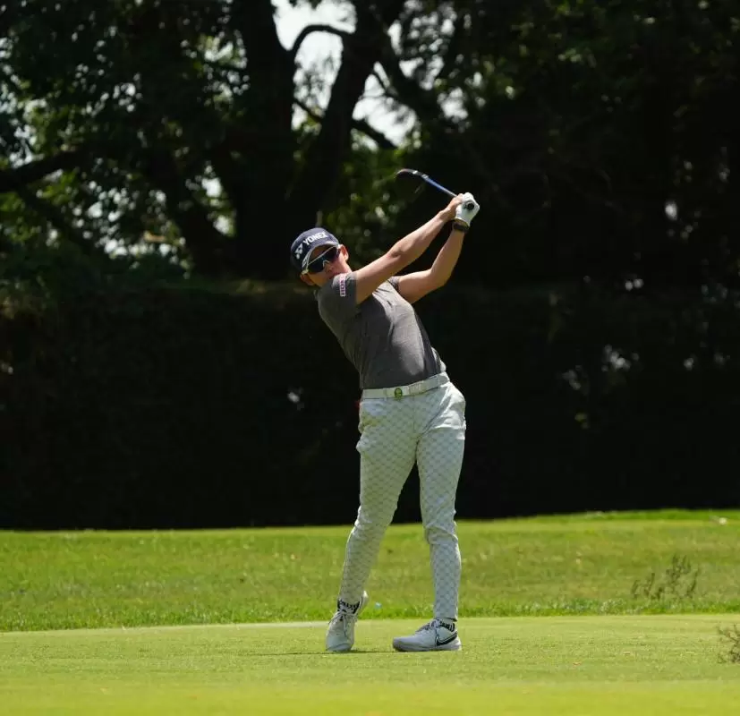 岩井明愛のドライバースイング