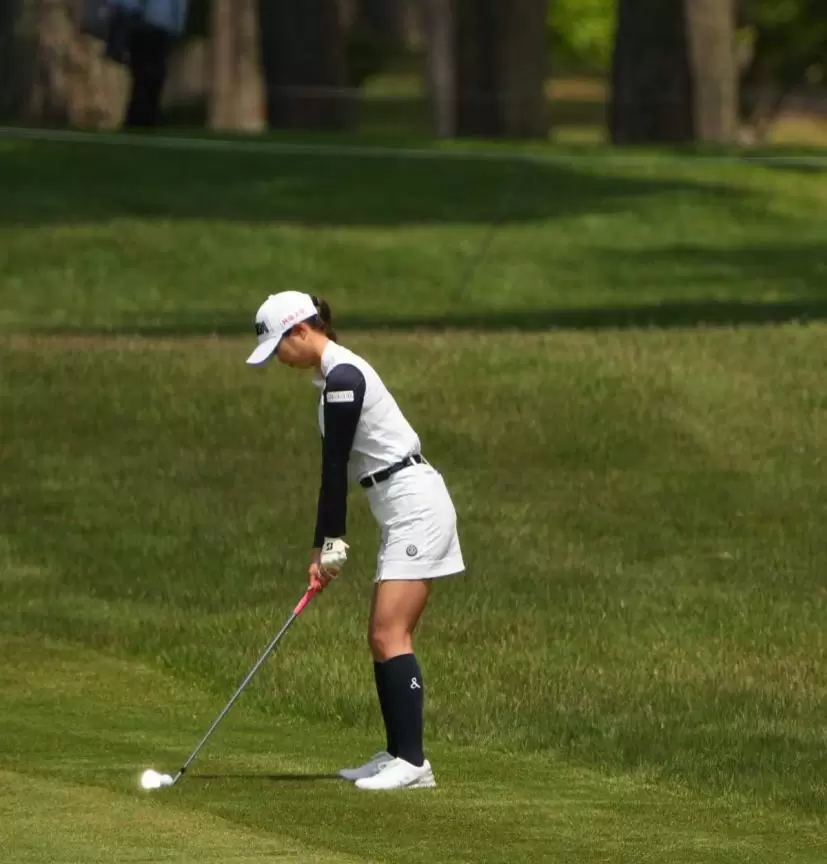 金澤志奈のウェッジスイング