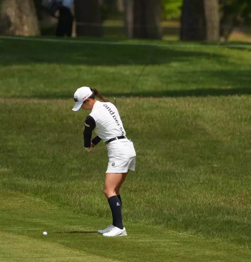 金澤志奈のウェッジスイング