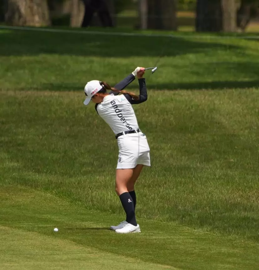 金澤志奈のウェッジスイング