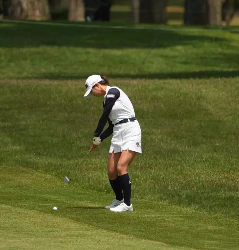 金澤志奈のウェッジスイング