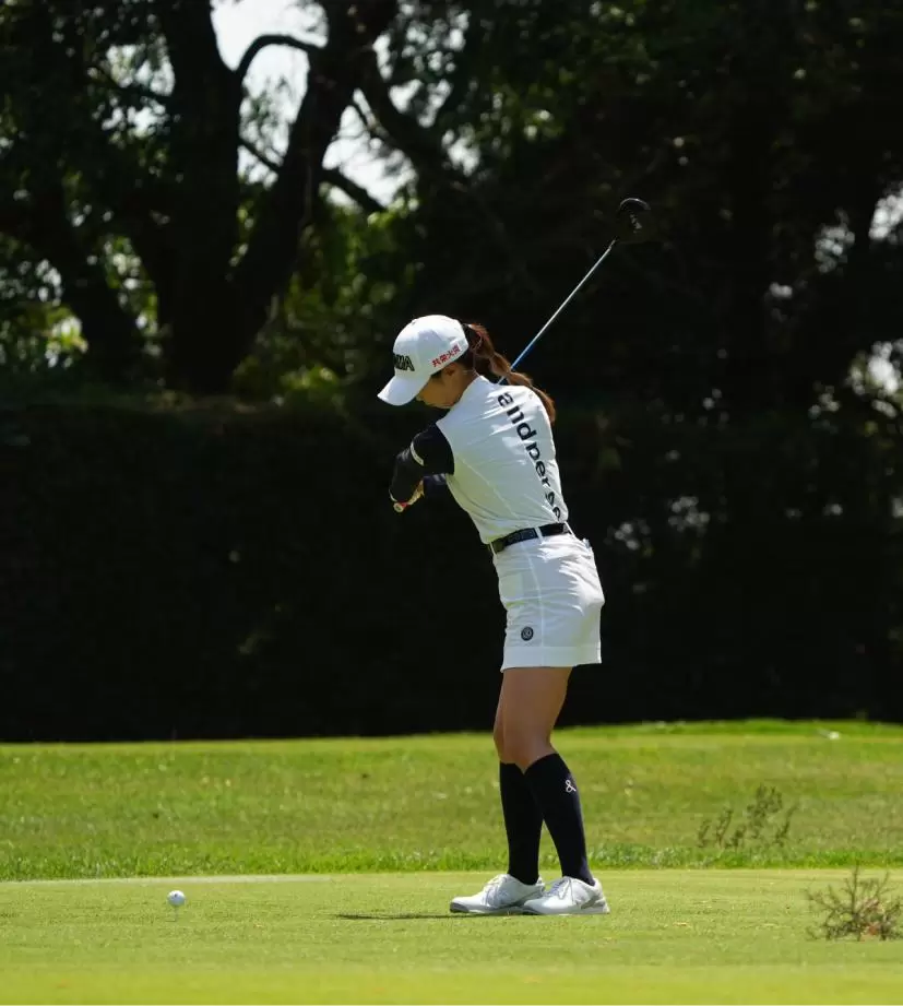 金澤志奈のドライバースイング