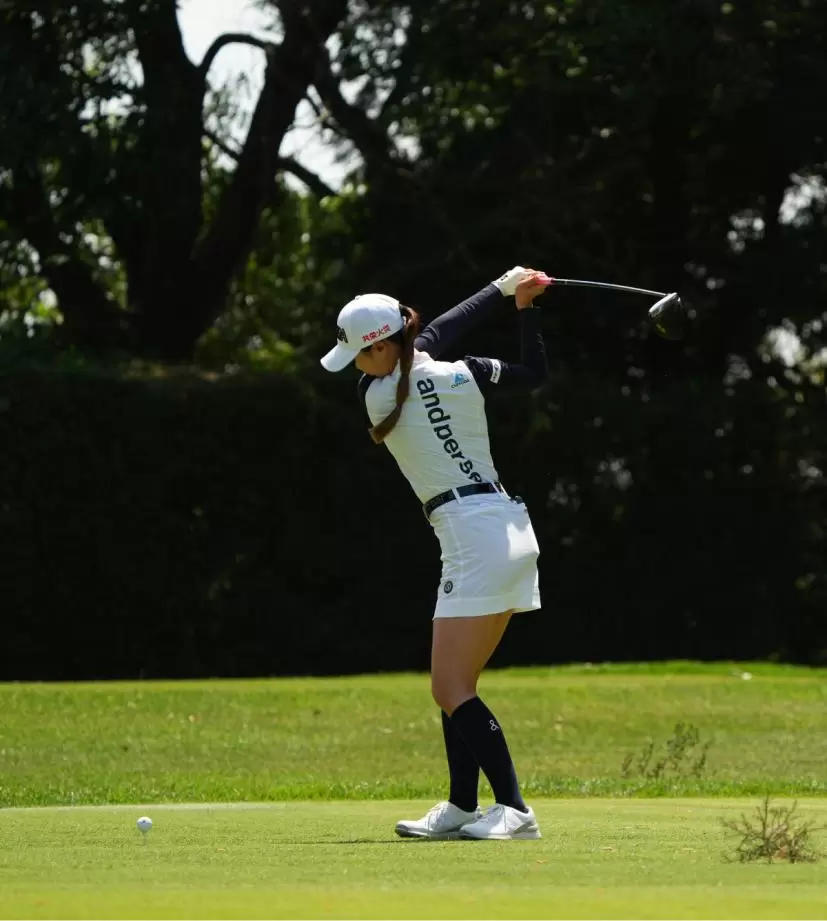 金澤志奈のドライバースイング