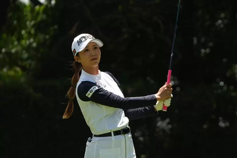 金澤志奈のドライバースイング