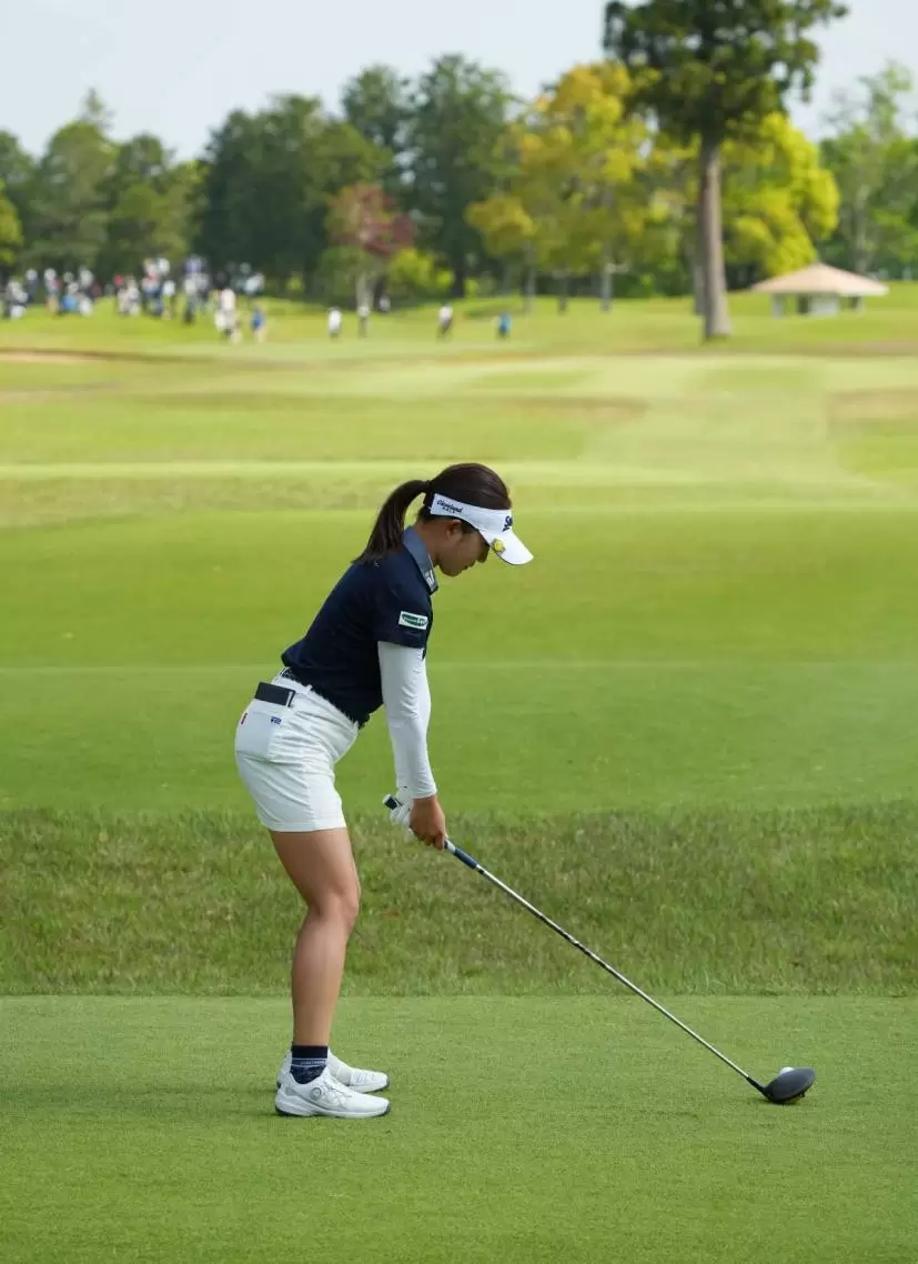岸部桃子のドライバースイング