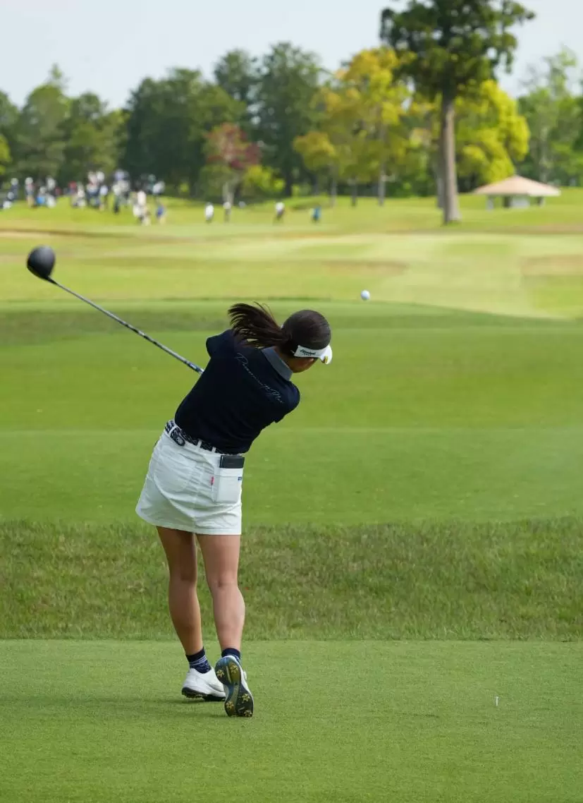 岸部桃子のドライバースイング