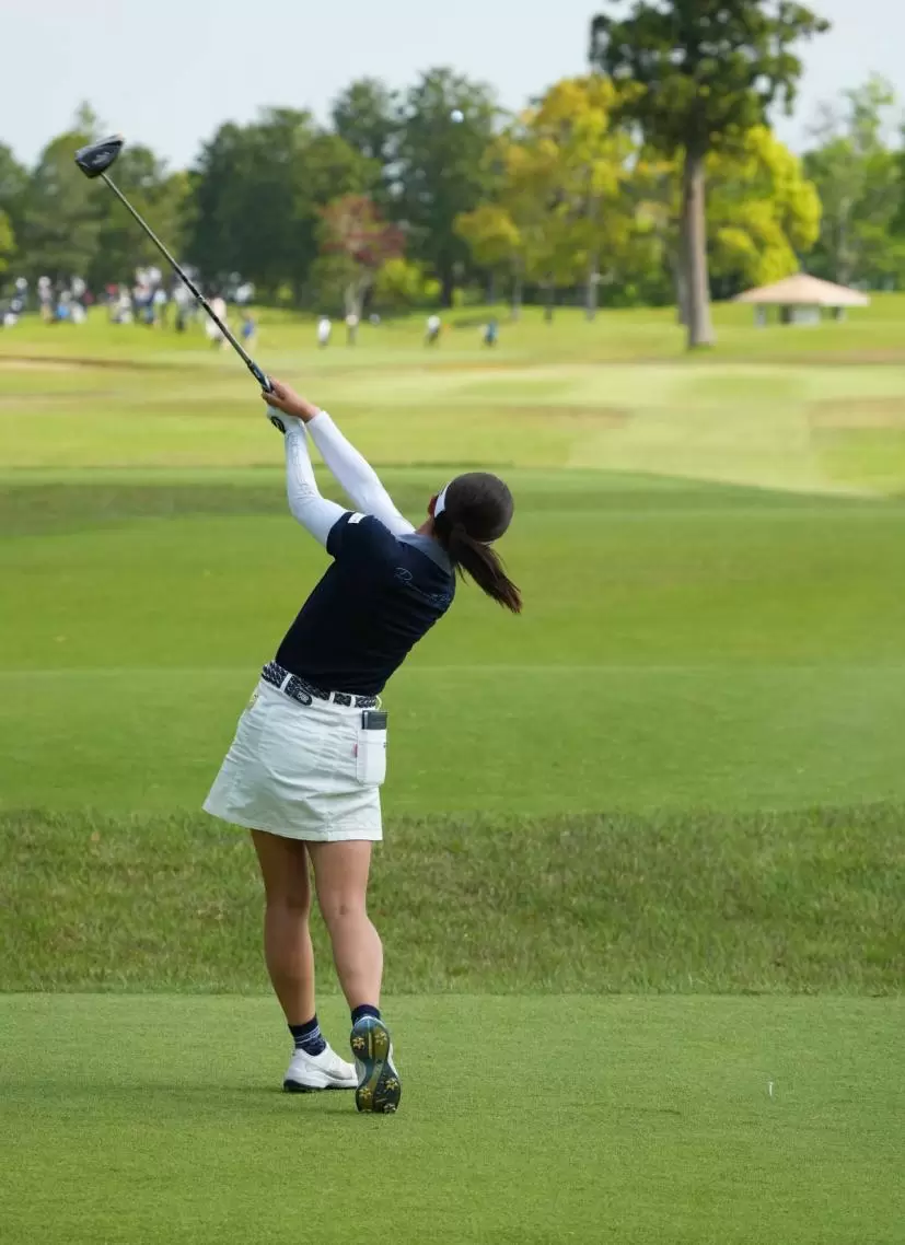 岸部桃子のドライバースイング