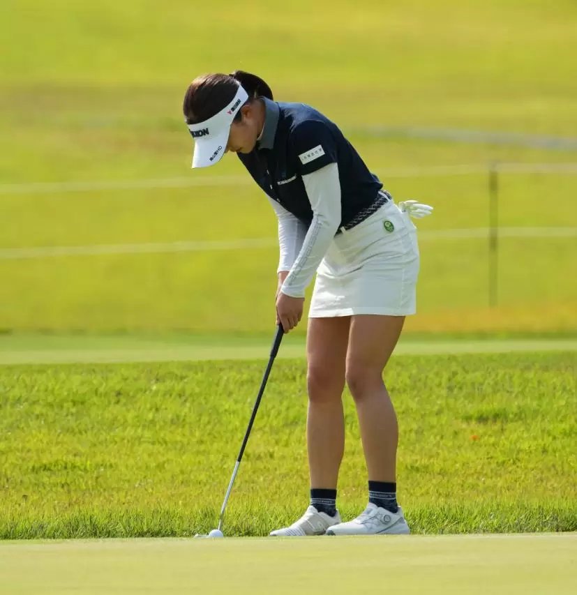 岸部桃子のパッティングストローク