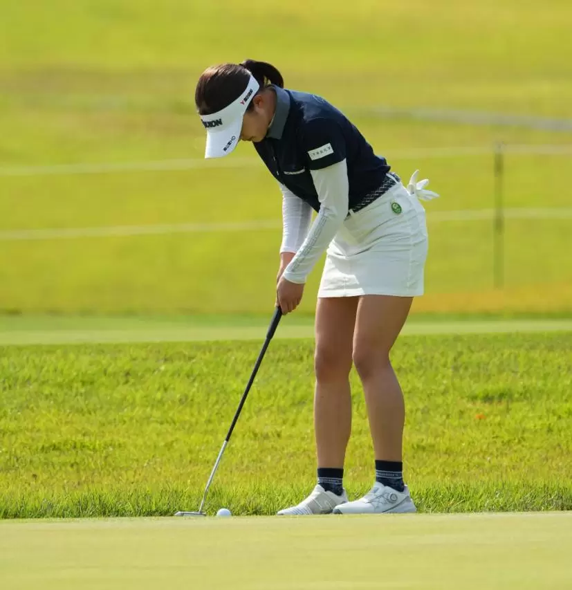 岸部桃子のパッティングストローク