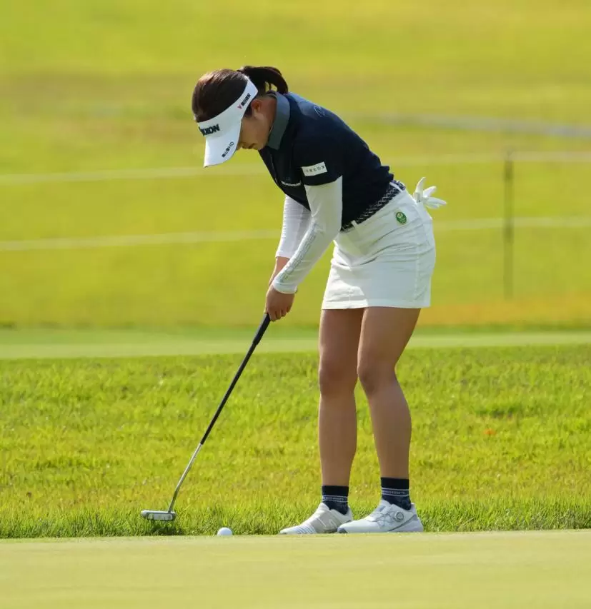 岸部桃子のパッティングストローク