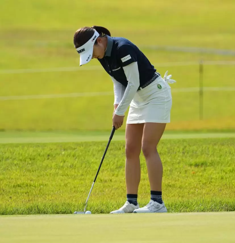 岸部桃子のパッティングストローク