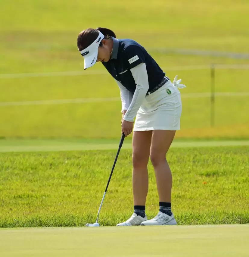 岸部桃子のパッティングストローク