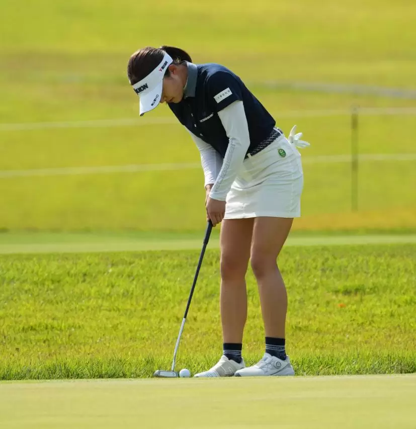 岸部桃子のパッティングストローク