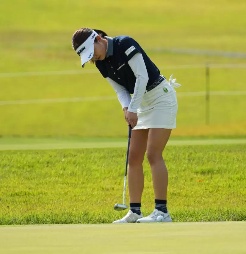 岸部桃子のパッティングストローク