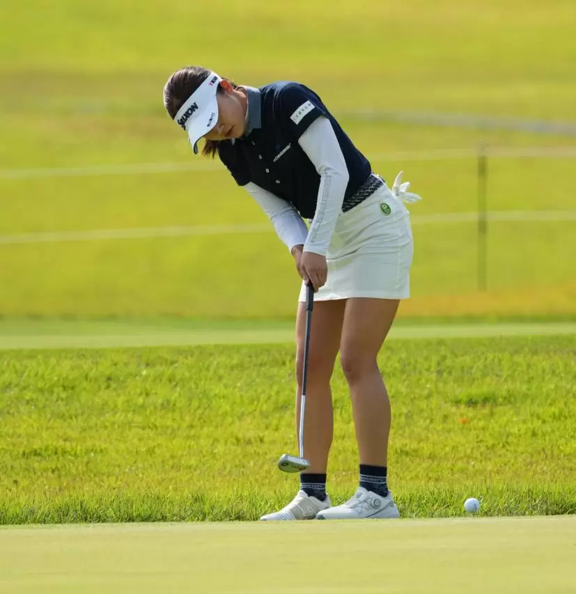 岸部桃子のパッティングストローク
