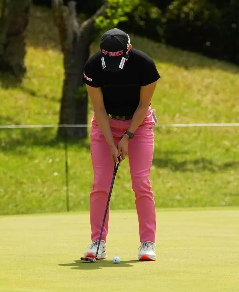 岩井明愛のパッティングストローク