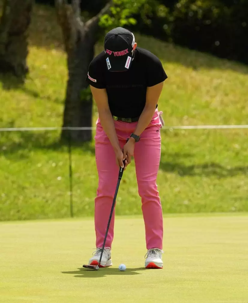 岩井明愛のパッティングストローク