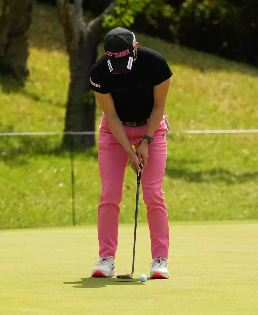 岩井明愛のパッティングストローク