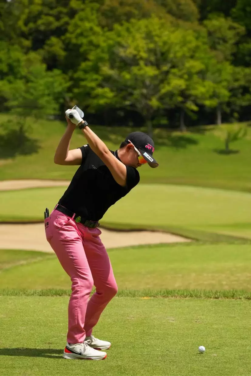 岩井明愛のアイアンスイング