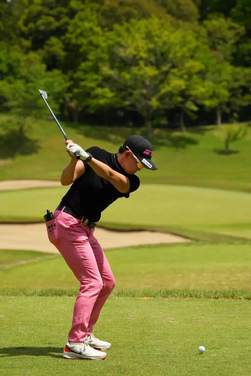 岩井明愛のアイアンスイング