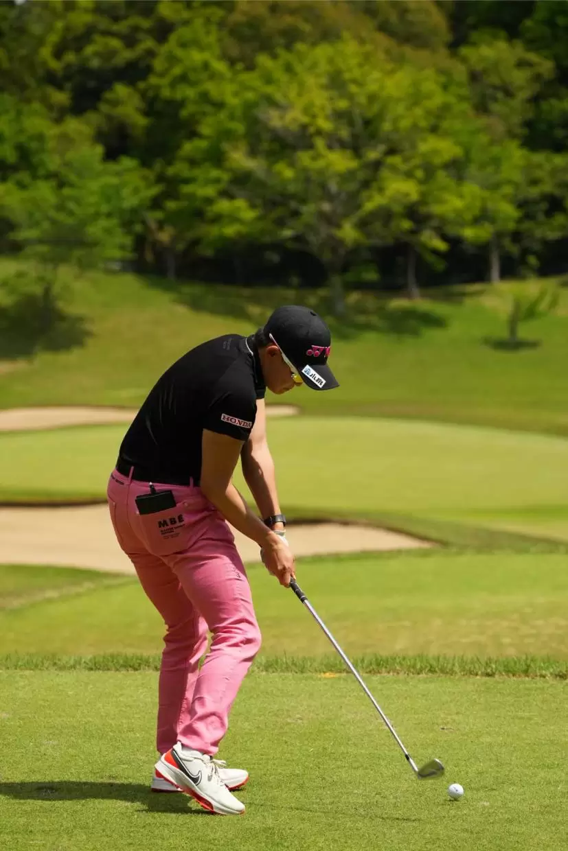 岩井明愛のアイアンスイング