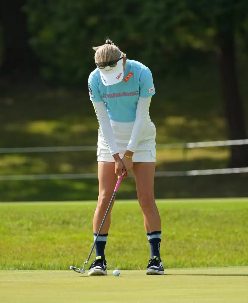 金田久美子のパッティングストローク
