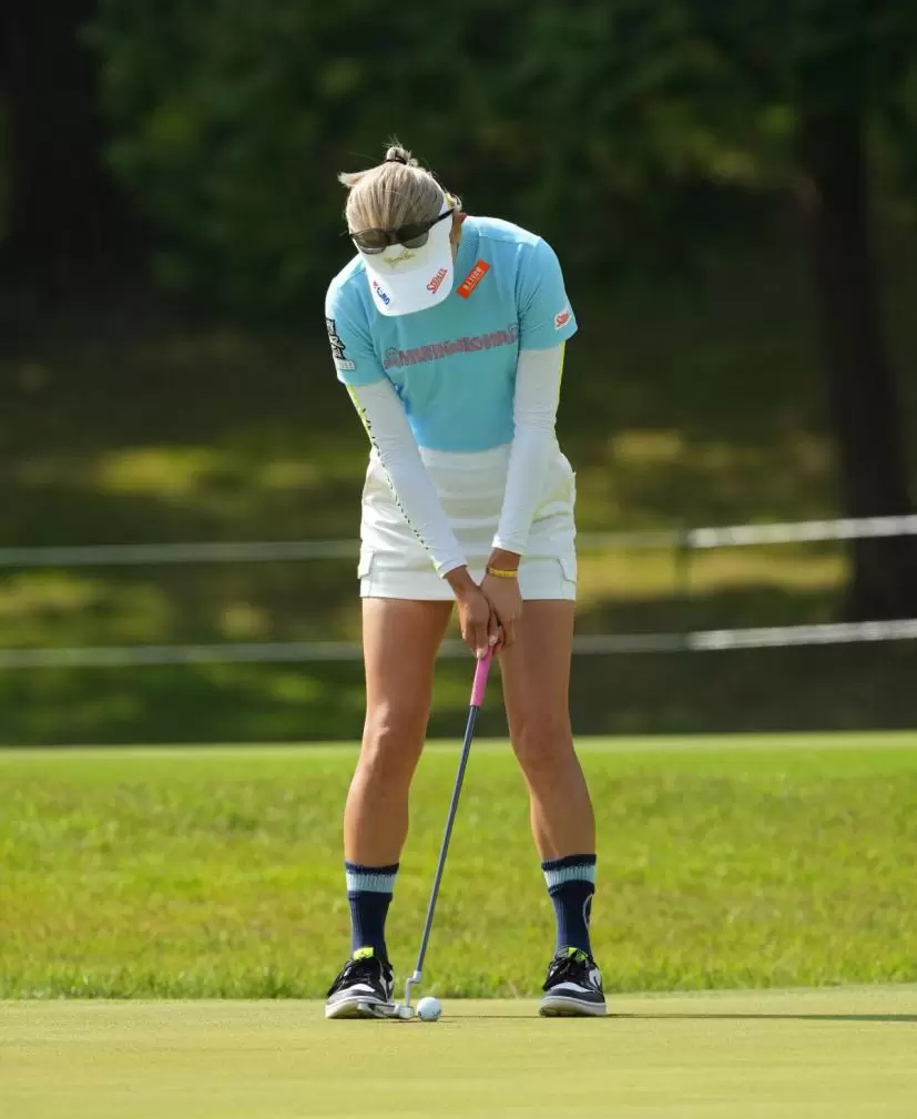 金田久美子のパッティングストローク