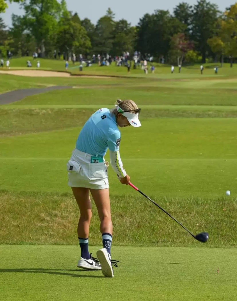 金田久美子のドライバースイング