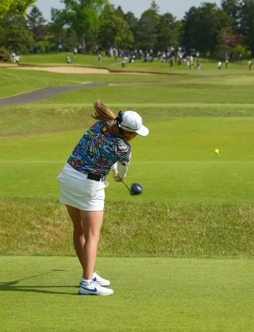 桑木志帆のドライバースイング