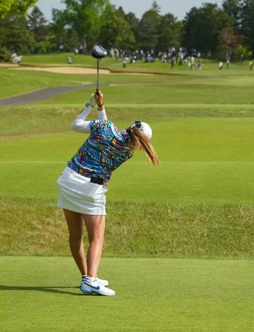 桑木志帆のドライバースイング