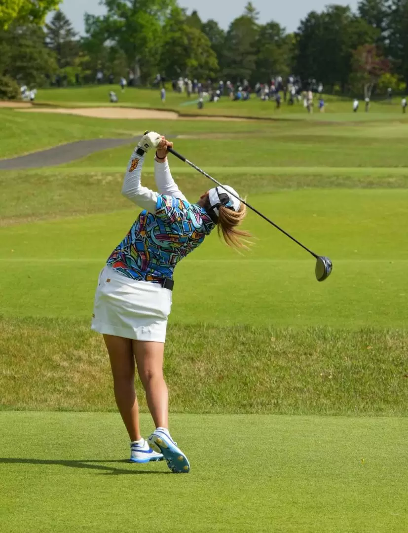 桑木志帆のドライバースイング