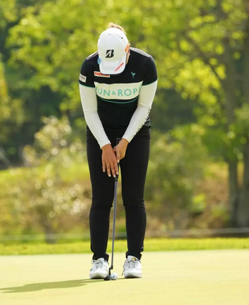 高橋彩華のパッティングストローク