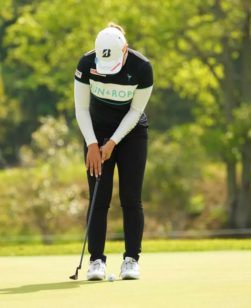 高橋彩華のパッティングストローク