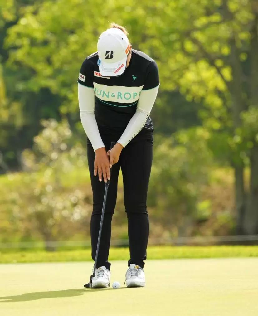 高橋彩華のパッティングストローク