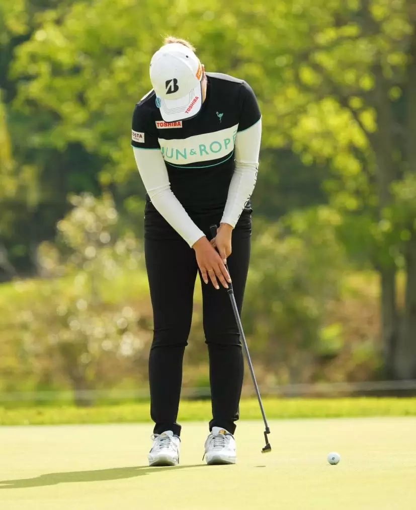 高橋彩華のパッティングストローク