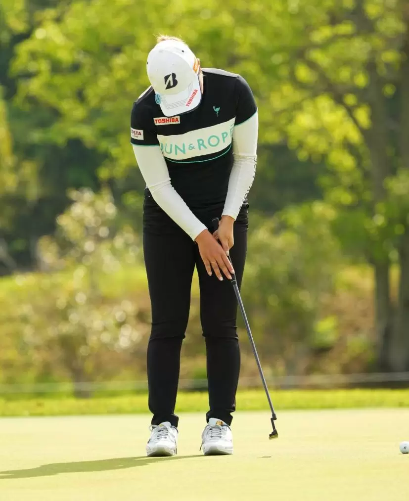 高橋彩華のパッティングストローク