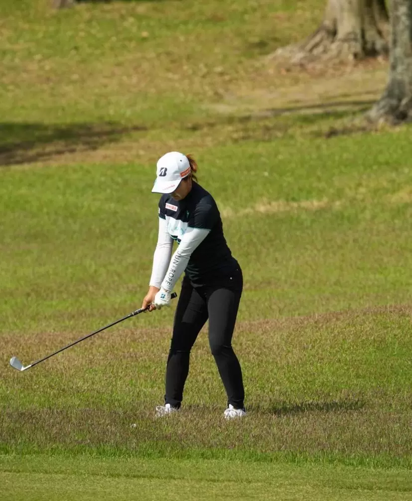 高橋彩華のアイアンスイング