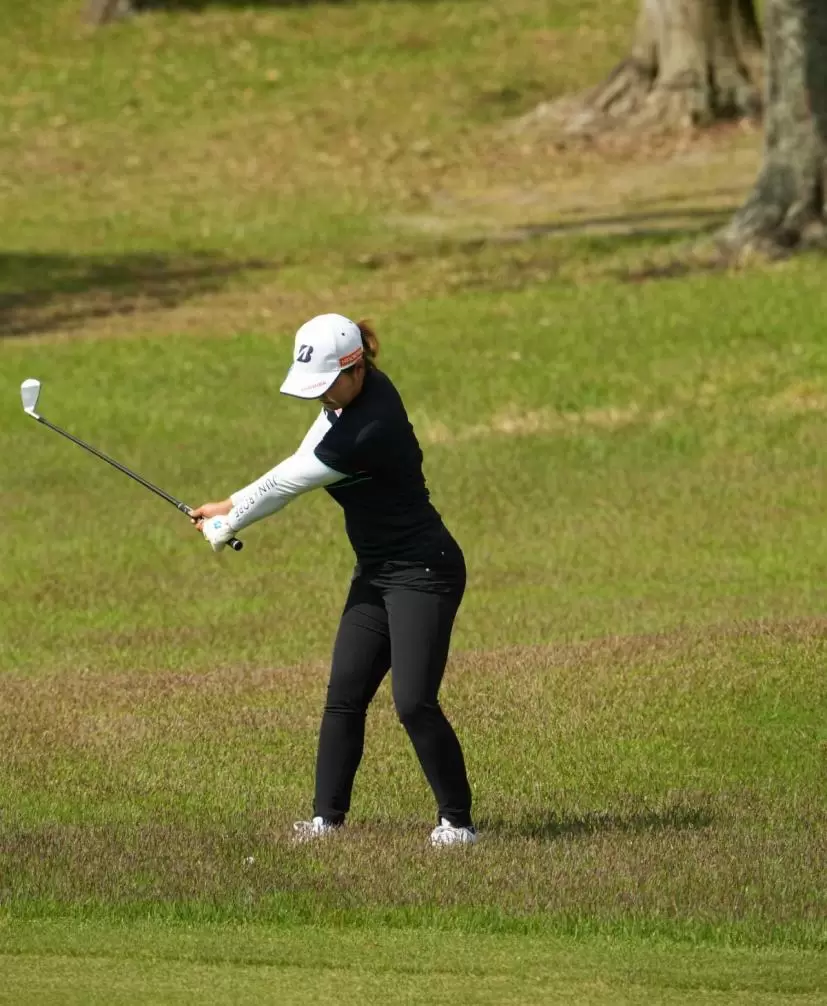 高橋彩華のアイアンスイング