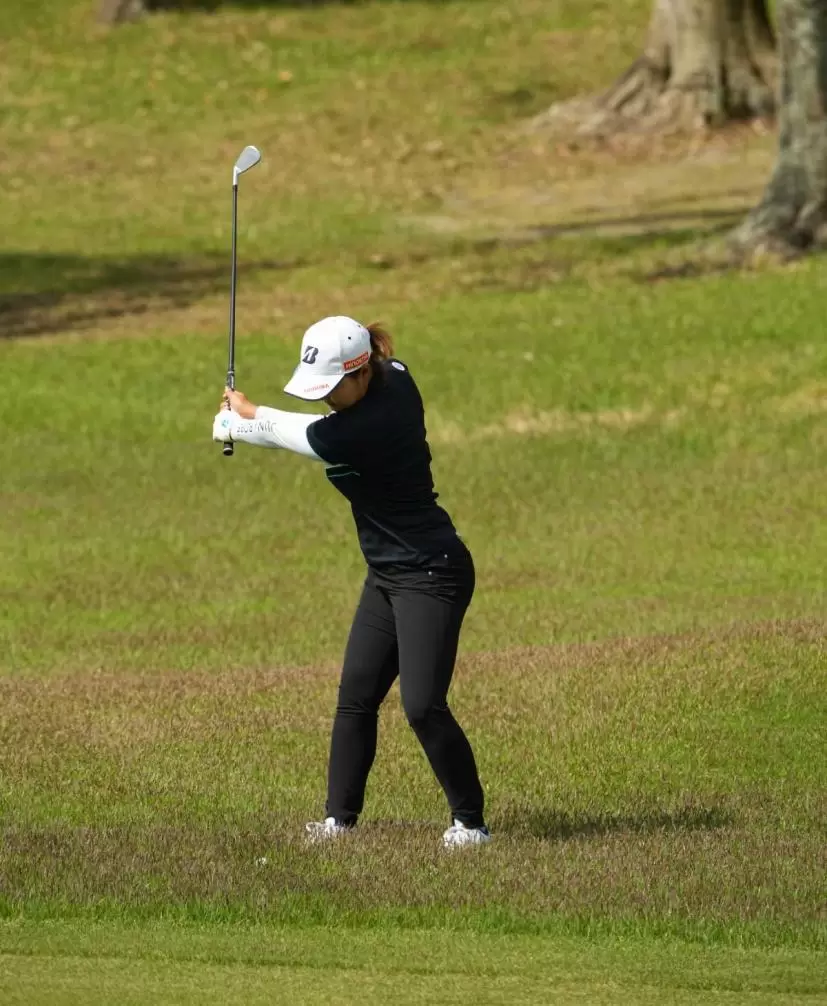 高橋彩華のアイアンスイング