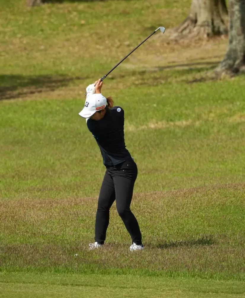 高橋彩華のアイアンスイング