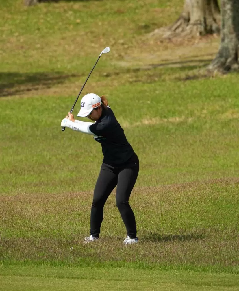 高橋彩華のアイアンスイング