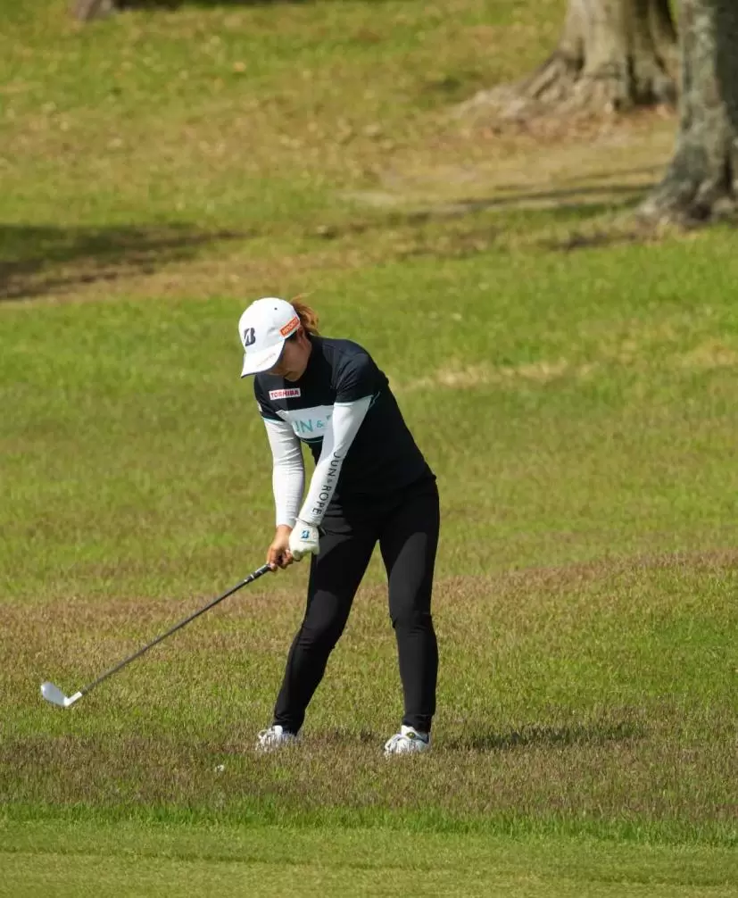 高橋彩華のアイアンスイング