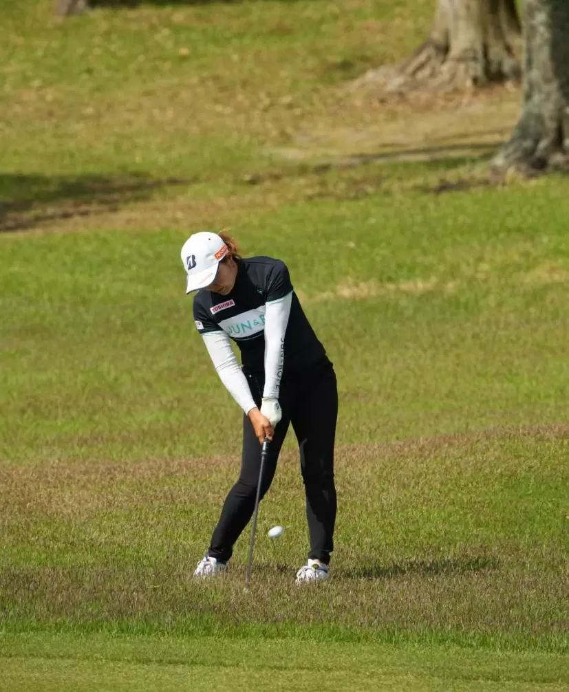 高橋彩華のアイアンスイング