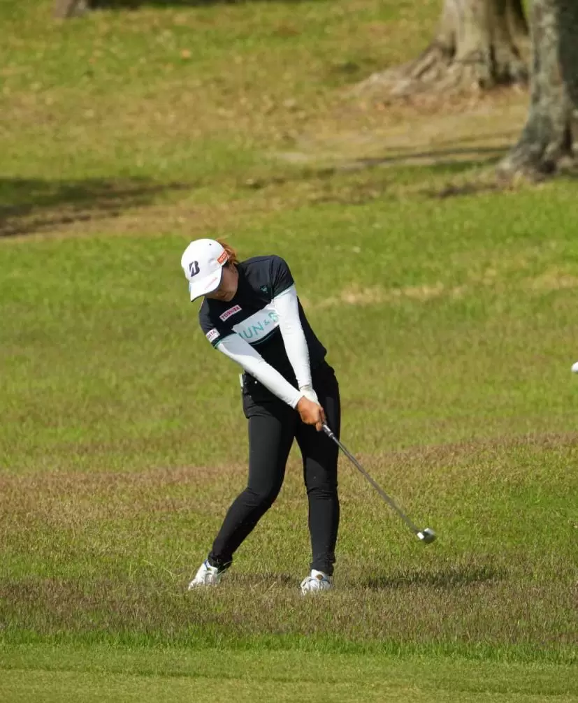高橋彩華のアイアンスイング