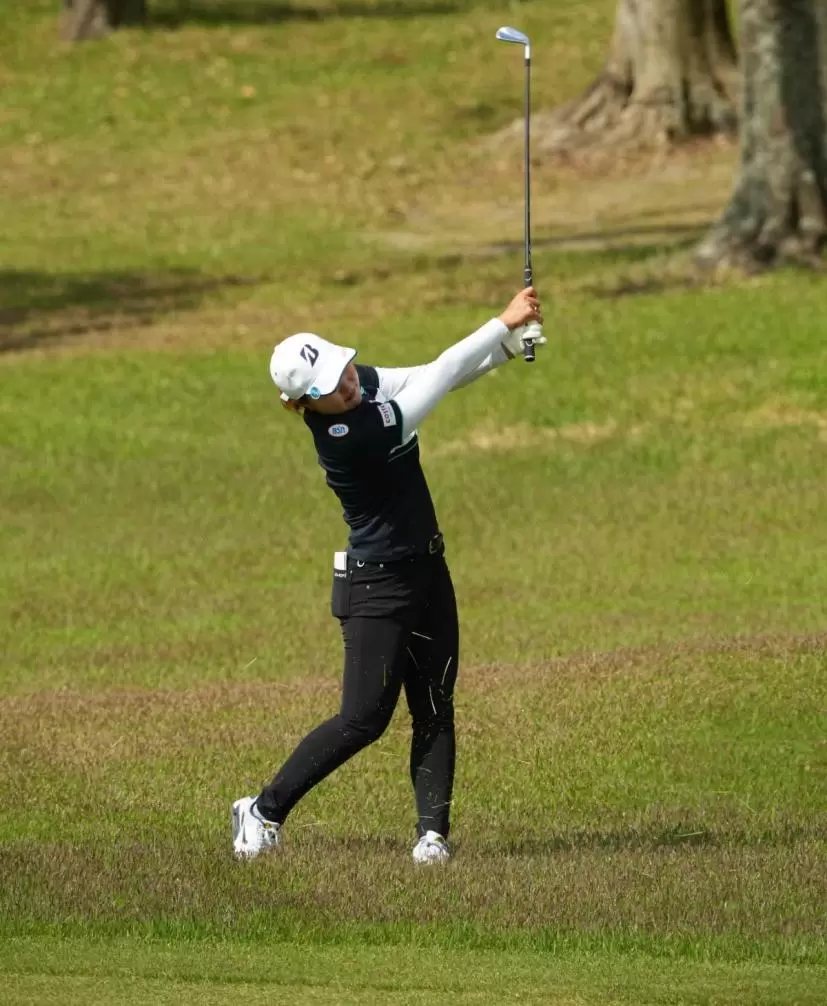 高橋彩華のアイアンスイング