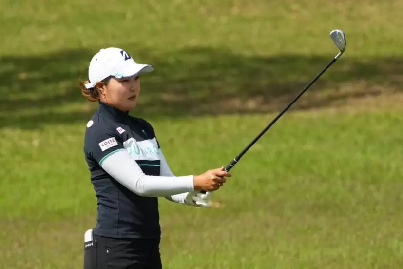 高橋彩華のアイアンスイング