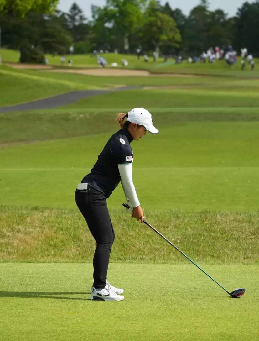 高橋彩華のドライバースイング