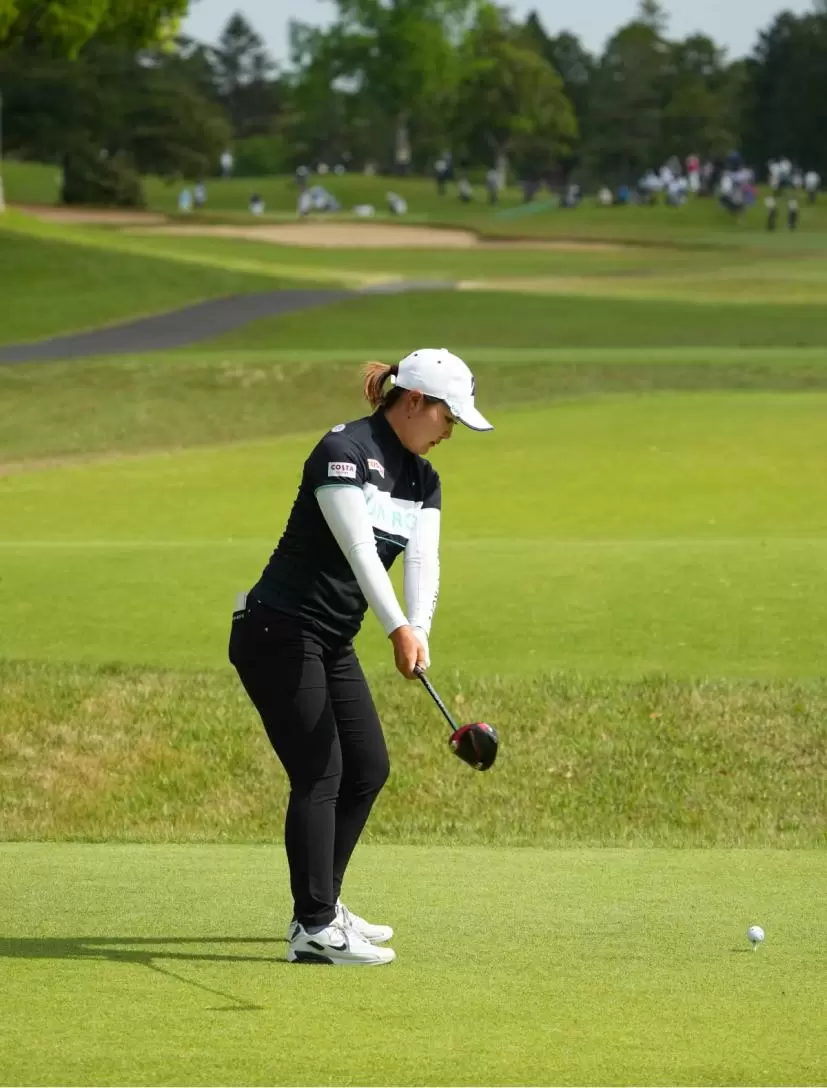 高橋彩華のドライバースイング